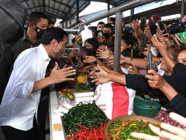 Pedagang Pasar Binjai Terima Banuan Modal dari Presiden Jokowi
