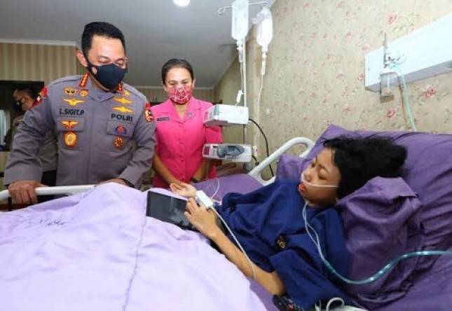 Terharu! Kapolri Bantu Pengobatan Sinta Aulia Penderita Tumor Kaki Asal Rembang