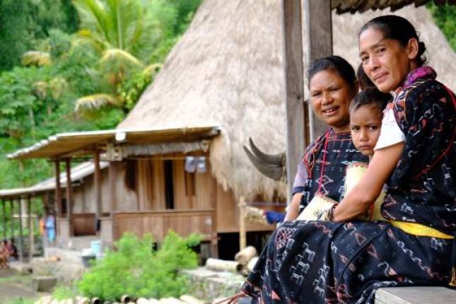 Tim JKW PWI Mengunjungi Kampung Rumah Adat Bena Timor NTT