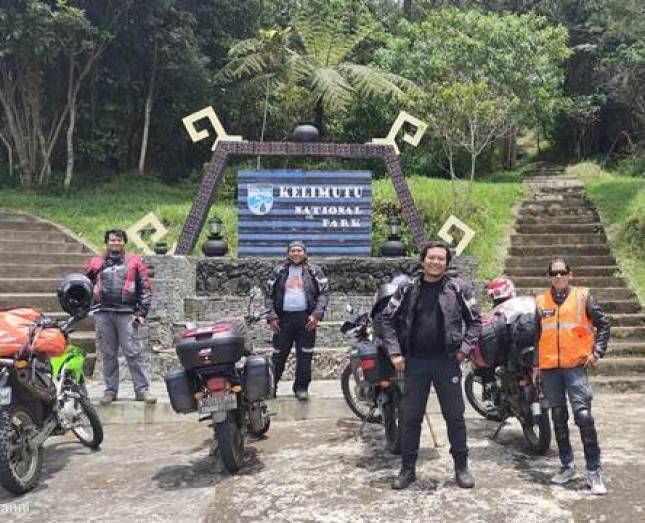Tim JKW PWI Nikmati Indahnya Panorama Danau Kelimutu NTT