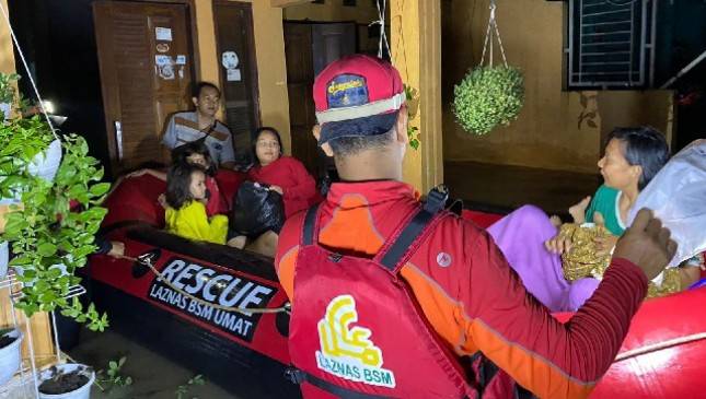 Banjir Serang, BSI dan Yayasan BSMU Salurkan Bantuan Makanan dan Evakuasi
