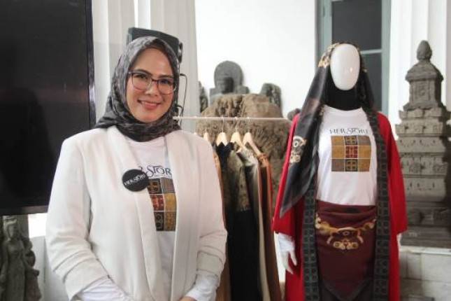 Perancang Busana Nina Nugroho Luncurkan Disain HERSTORI  Chapter 1 Mahendradatta