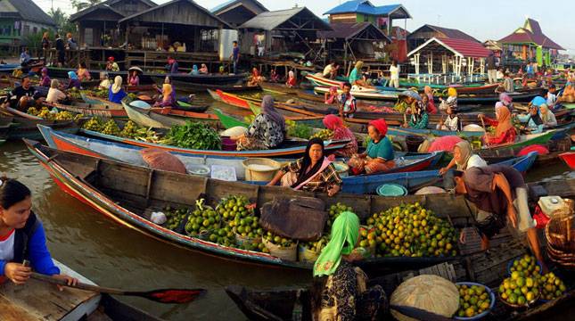  Lima Ribu Pengunjung Tiap Minggunya Padati Pasar Terapung di Banjarmasin