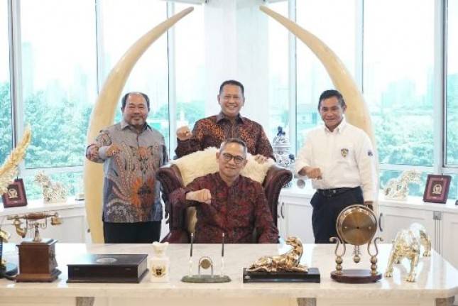 Ketua MPR RI  Dukung Wonderful Indonesia Motorbike IMI Touring Indonesia - Laos