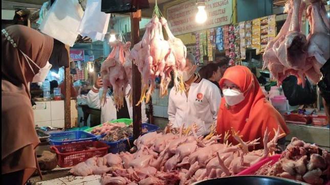 Kaget Bukan Main! DPR Ini Temukan Harga Minyak Goreng Curah Lebih Mahal dari Kemasan