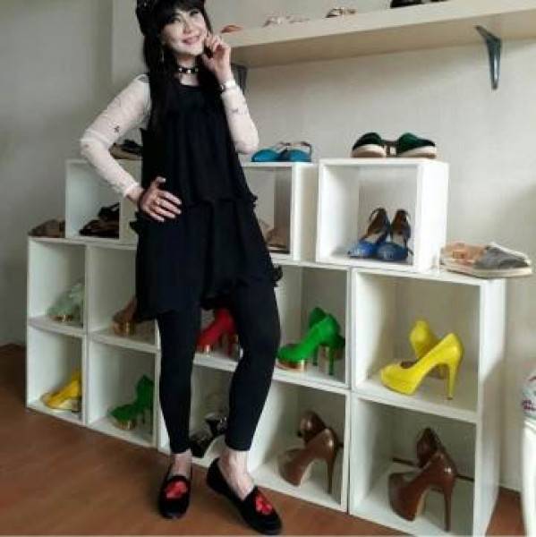Sepatu Karya Thina Suteki Dikoleksi Selebritis Ita Purnamasari dan Lainnya