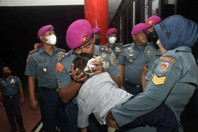 Dankormar dan Mensos RI Donasi kepada Keluarga Korban Penyerangan KKB Papua