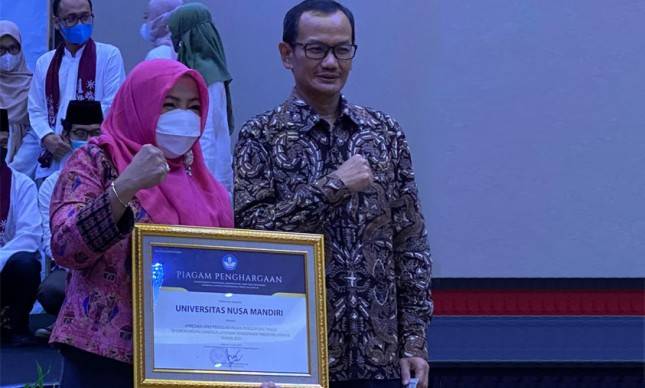 Universitas Nusa Mandiri Raih Penghargaan Perguruan Tinggi dengan Pelaporan PDDIKTI 100%
