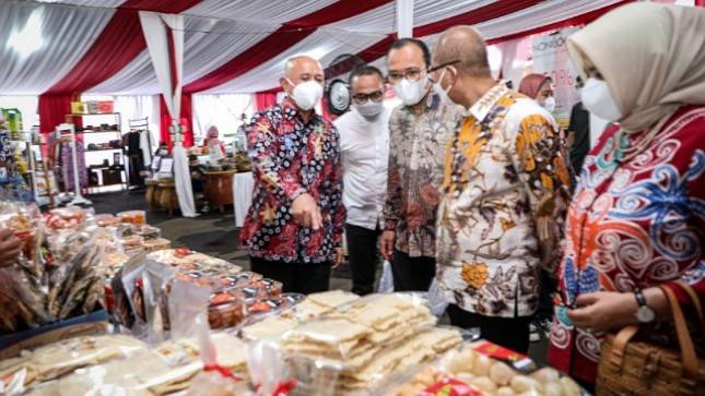 KemenKopUKM Gelar Pasar Kaget SMESCO Dongkrak Omzet Pelaku UMKM