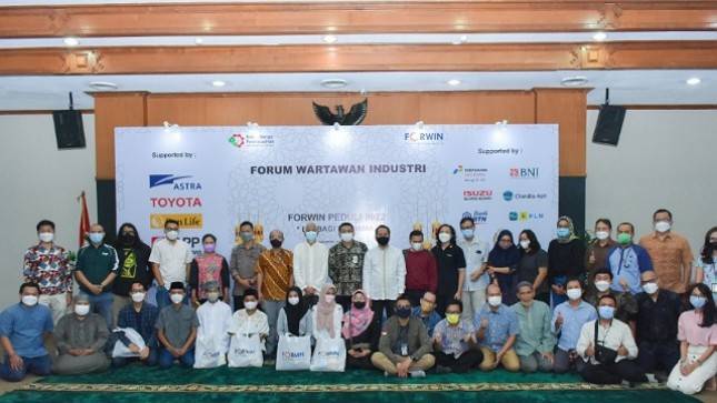 Salurkan Bantuan untuk 150 Anak Yatim dan Dhuafa, Menperin Agus Apresiasi Kinerja Forwin