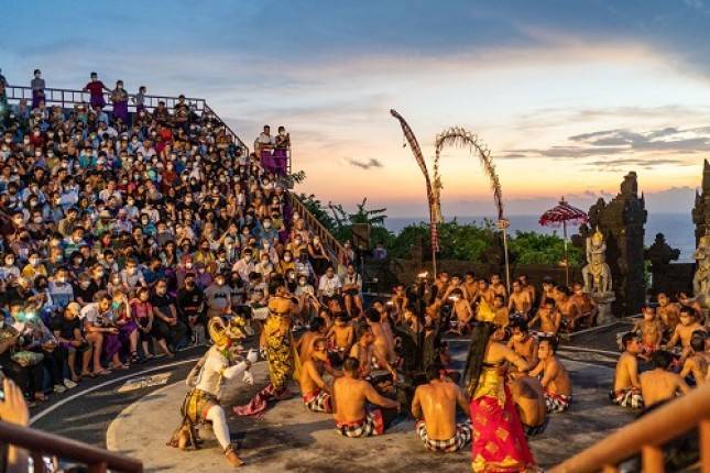 Atraksi Tari Ini Jadi Daya Tarik Wisatawan Kunjungin   Uluwatu Bali Selama  Libur Lebaran 2022