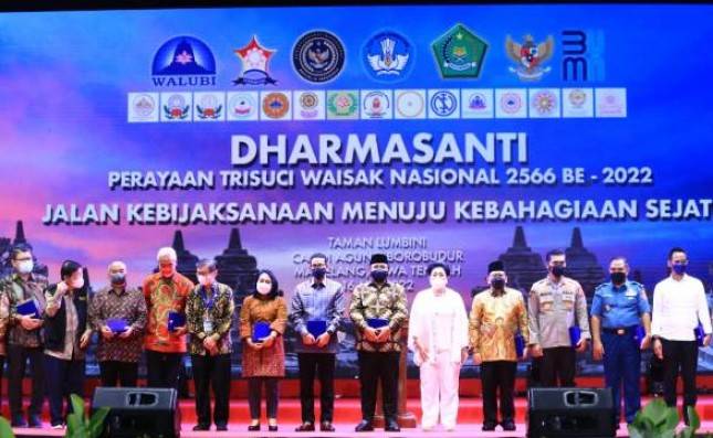 Menag Yaqut Choli Apresiasi Kebersamaan Umat Buddha Terkait Dharmasanti Waisak 2566 BE