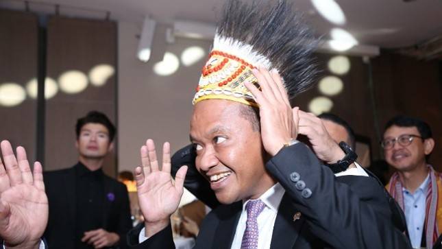 Gelar Indonesia Night di Davos, Menteri Bahlil Angkat Budaya Papua Mendunia