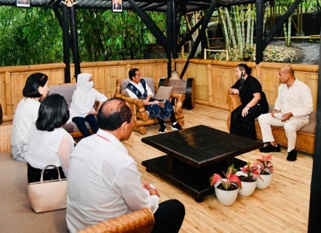 Diskusi dengan Pegiat Bambu, Presiden Apresiasi Teknologi Pengolahan Bambu