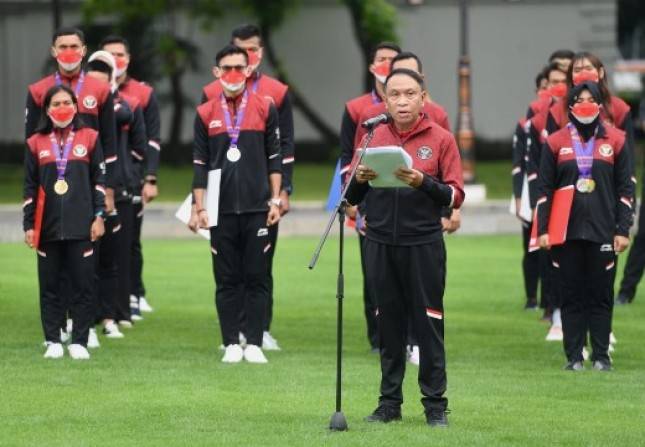 Menpora Amali Dampingi Presiden Jokowi Serahkan Bonus Atlet SEA Games 2021 Vietnam