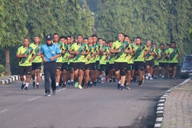 Perwira Menbanpur 2 Mar Surabaya Selalu Bugar dan Siap Melaksanakan Tugas