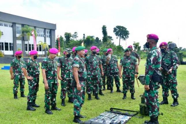 Bersama Pangdam,  Irkormar Periksa Kesiapan Operasi Satgasmar PAM Pulau Terluar XXVI Wiltim