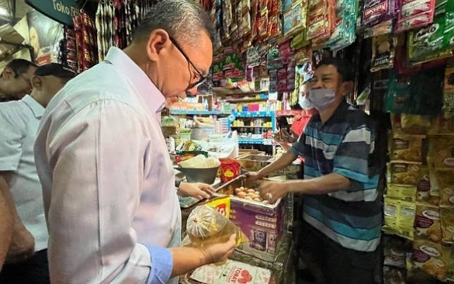 Janji Mendag Zulhas Terbukti, Harga Minyak Goreng Curah Kini Rp14 Ribu per Liter