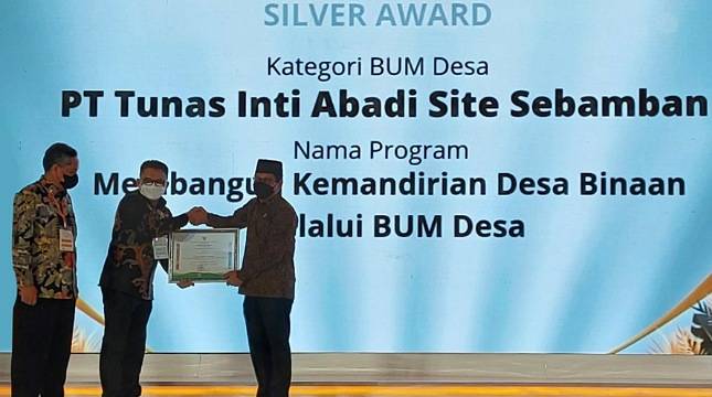Berkat Konsistensi Bangun Kemandirian Desa Binaan, PT Tunas Inti Abadi Raih Penghargaan CSR & PDB Awards 2022