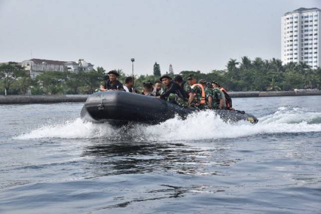 Uji Fungsi Perahu Karet Baru Korps Marinir