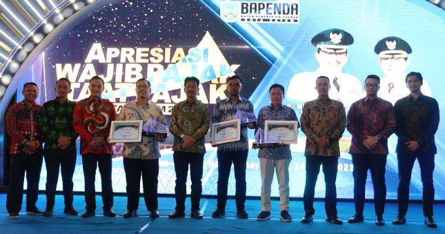 PT PLN Batam Raih Peringkat 1 Wajib Pajak Taat Pajak Kategori PPJU