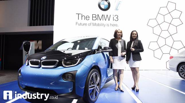 BMW Indonesia Hadirkan Future of Mobility BMW i3 Lengkapi Jajaran All-new BMW Seri 5