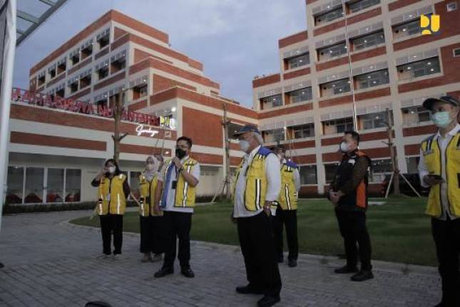 Menteri PUPR Basuki  Tinjau Asrama Mahasiswa Nusantara Surabaya