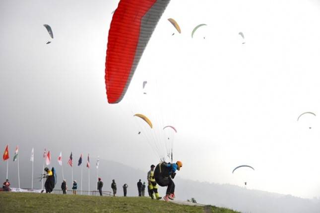 PuluhanPeserta Ikuti Paralayang Sriten Festival 2017