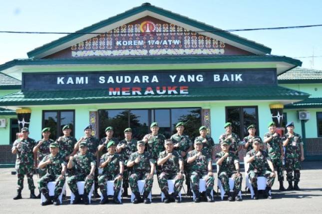 Pangkogabwilhan III Letjen TNI  I Nyoman Cantiasa Beri Pengarahan Kepada Para Perwira TNI Jajaran Kogabwilhan III Merauke