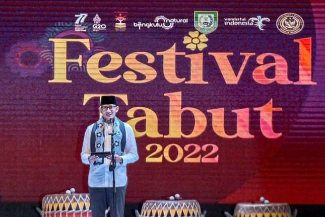 Sambangi Desa Belitar Bengkulu, Menteri Sandi Santap Kuliner Soto, Lontong Tunjang hingga Bongkol