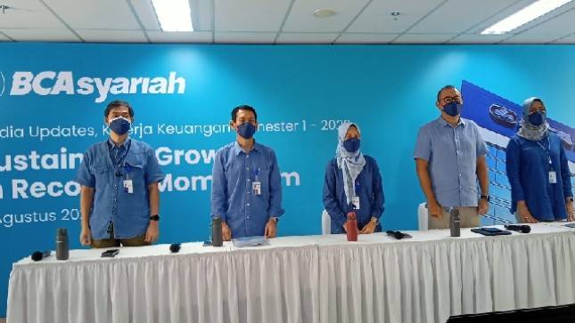 Ajak Generasi Muda Menabung,  BCA Syariah Raih Penghargaan OJK 