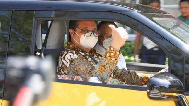 Jajal Mobil Listrik Wuling Air ev, Menko Airlangga: Tidak Ada Suaranya..