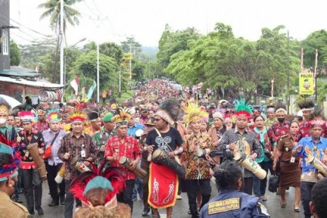 6400 Tifa Ditabuh  Bersama Sambut HUT Kemerdekaan RI ke 77