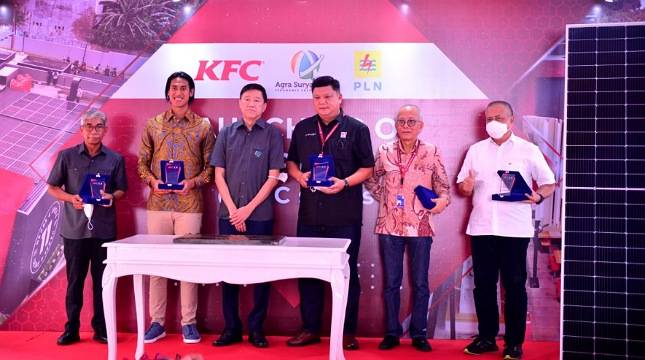 Kerjasama PT FFI dan Agra Surya Energy Hadirkan SPKLU dan PLTS di Gerai KFC Jalan Panjang 
