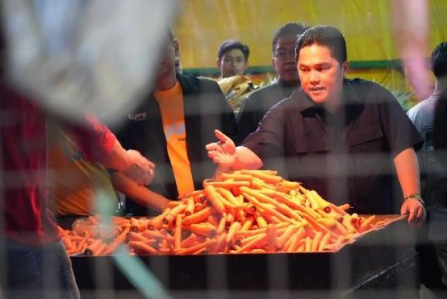 Menteri BUMN Erick Thohir  Dorong Digitalisasi Transaksi di Pasar Induk Caringin, Bandung Agar Pedagang Cepat Naik Kelas
