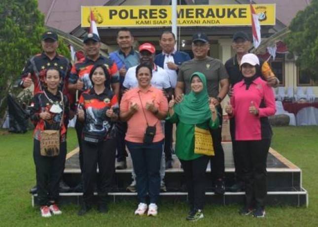 Danrem 174ATW Merauke Brigjen TNI  Reza Pahlevi Laksanakan Jalan Santai Senam Bersama TNI-Polri