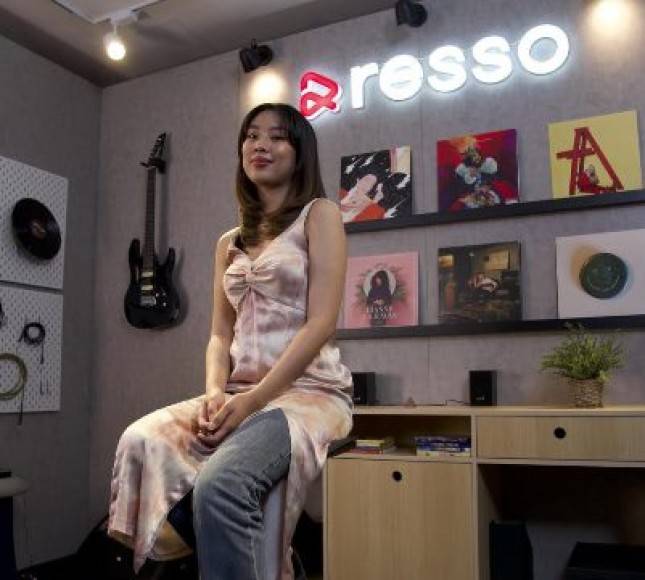 Resso Studio Live Tampilkan Lima Single Lagu Terbaru Secara Akustik dari Artis Muda Berbakat Indonesia