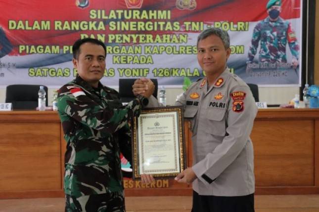 Berhasil Menerima Penghargaan, Dansatgas Yonif 126 KC Akan Terus Berbuat yang Terbaik