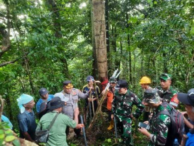 Dansatgas Yonarmed 1 Kostrad Dampingi Dandim 1504 Ambon  Peninjauan dan Penegasan Tapal Batas