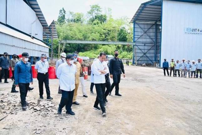 Presiden Jokowi Tinjau Pabrik Aspal: Kabupaten Buton Sebagai Wilayah Industri Penghasil Aspal