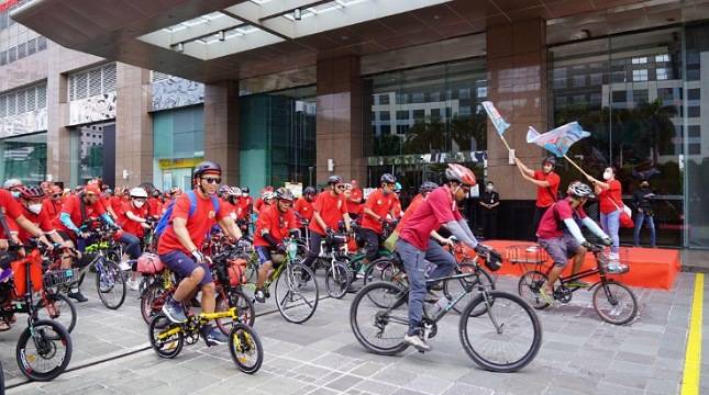 Rayakan 50 Tahun, Ratusan Peserta Gowes Ramaikan Gelaran Gocapan Indomie