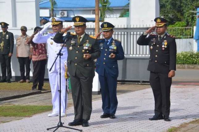 Danrem 174 ATW Brigjen Reza Pimpin Upacara Ziarah Nasional Dalam Rangka HUT Ke-77 TNI 