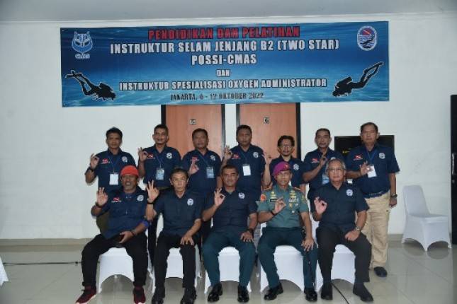 Komandan Korps Marinir Mayjen TNI (Mar) Widodo Dwi Purwanto  Selaku Ketua Umum POSSI Membuka Diklat Selam (Two Star)