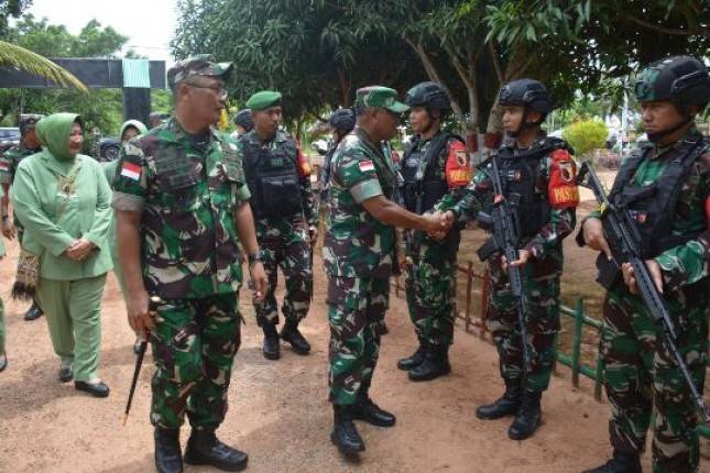 Danrem 174 ATW Merauke Brigjen Reza Dampingi Pangdam XVII/Cenderawasih Saat Kunker di Kab. Merauke