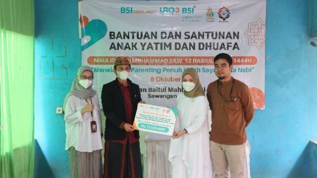Ikatan Istri Karyawan BSI dan BSI Maslahat Santuni Anak Yatim Dhuafa di Depok