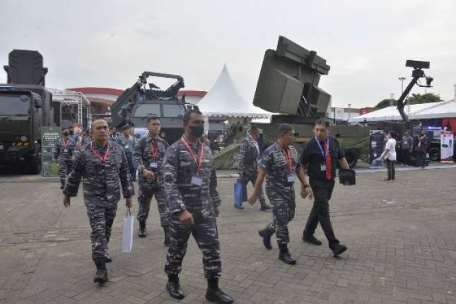 Dankormar Mayjen TNI (Mar) Widodo Dwi Purwanto Meninjau Indo Defence 2022 Expo & Forum