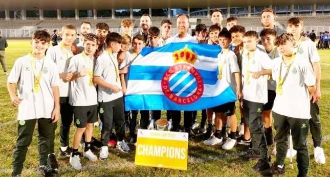 Selamat! Asiana Soccer School, Skuad Besutan Menperin Agus Berhasil Juarai Turnamen Internasional Asiana Cup 2022
