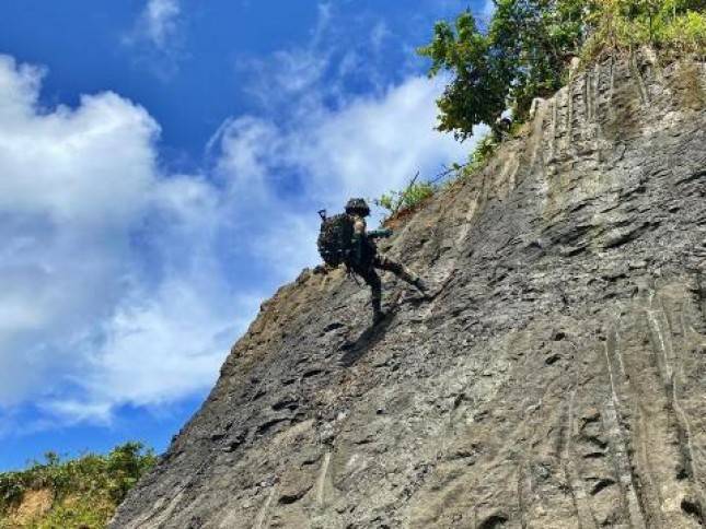 Prajurit Pasmar 3 Sorong Papua Tingkatkan Kemampuan  Mountaineering
