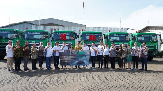 Tutup Tahun 2022, UD Trucks Serah Terimakan 32 Unit Quester Euro 5