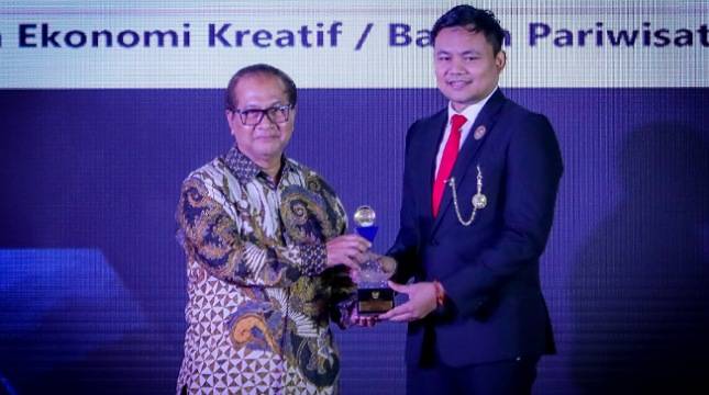 KemenKopUKM Raih Penghargaan Badan Publik Informatif di Ajang Anugerah KIP 2022